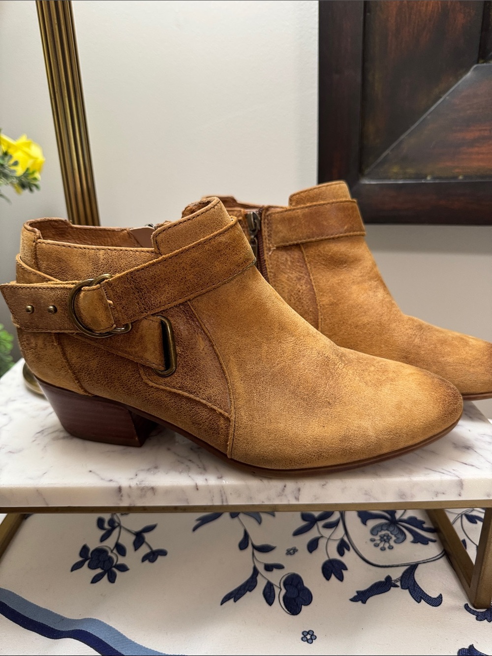 Clark’s Women's Tan Suede Ankle Booties 7.5 M